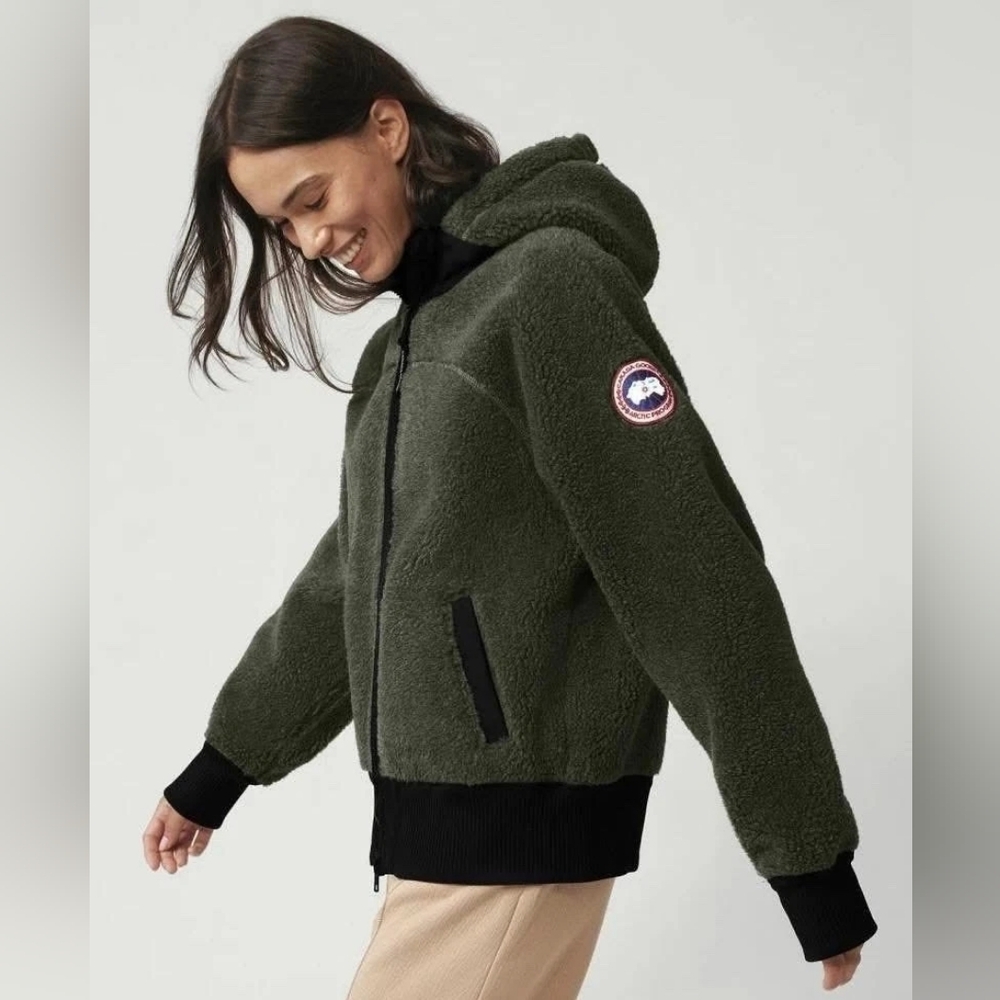 NWT Canada Goose Simcoe Oversized Hoodie Pile Fleece Dark Sage Size Small - Picture 2 of 12